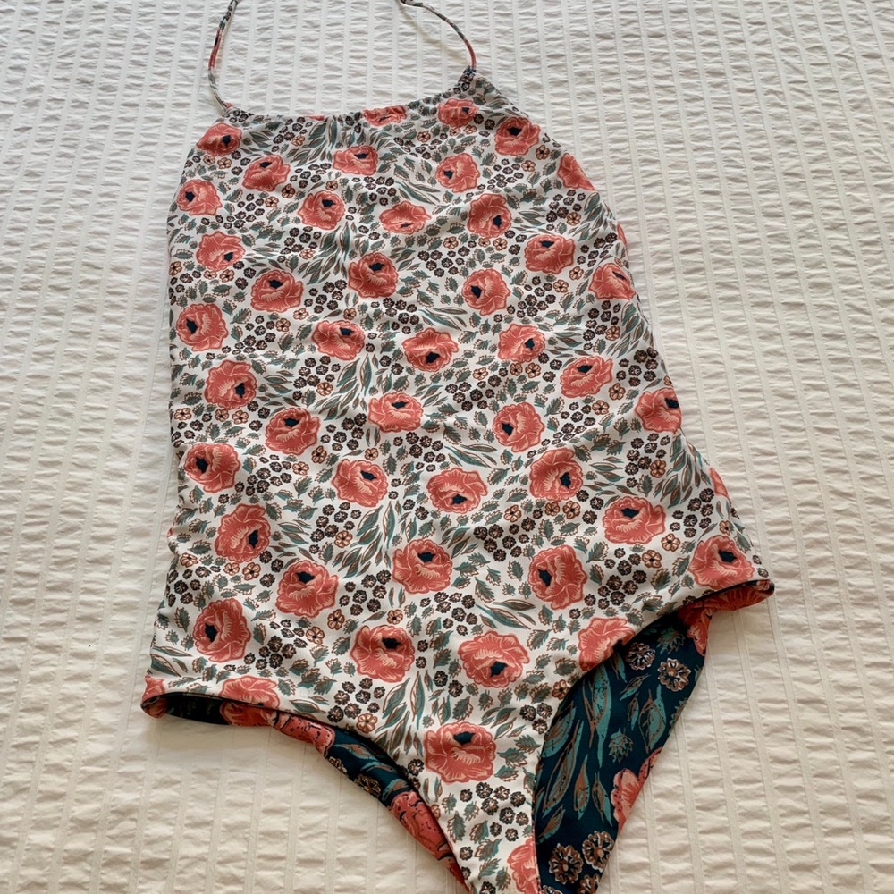 Beach Riot + Stone Cold Fox one piece - Picture 5 of 5